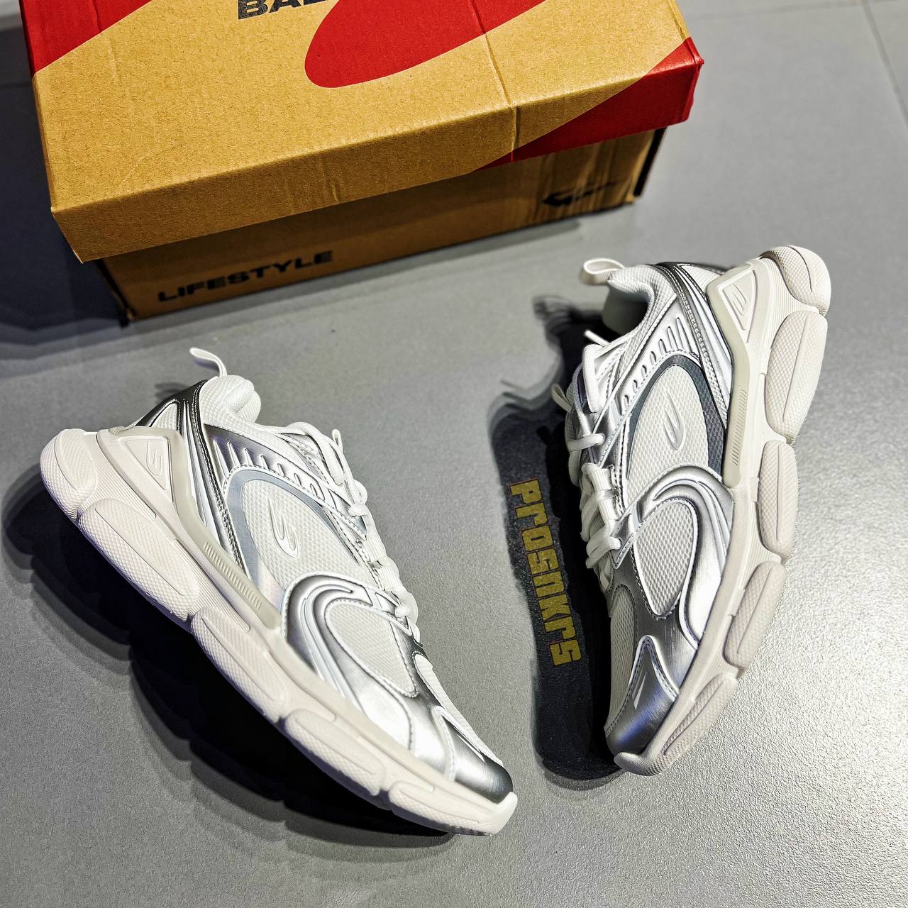WORLD BALANCE "VORTEX RUNNER" β White | Silver Edition