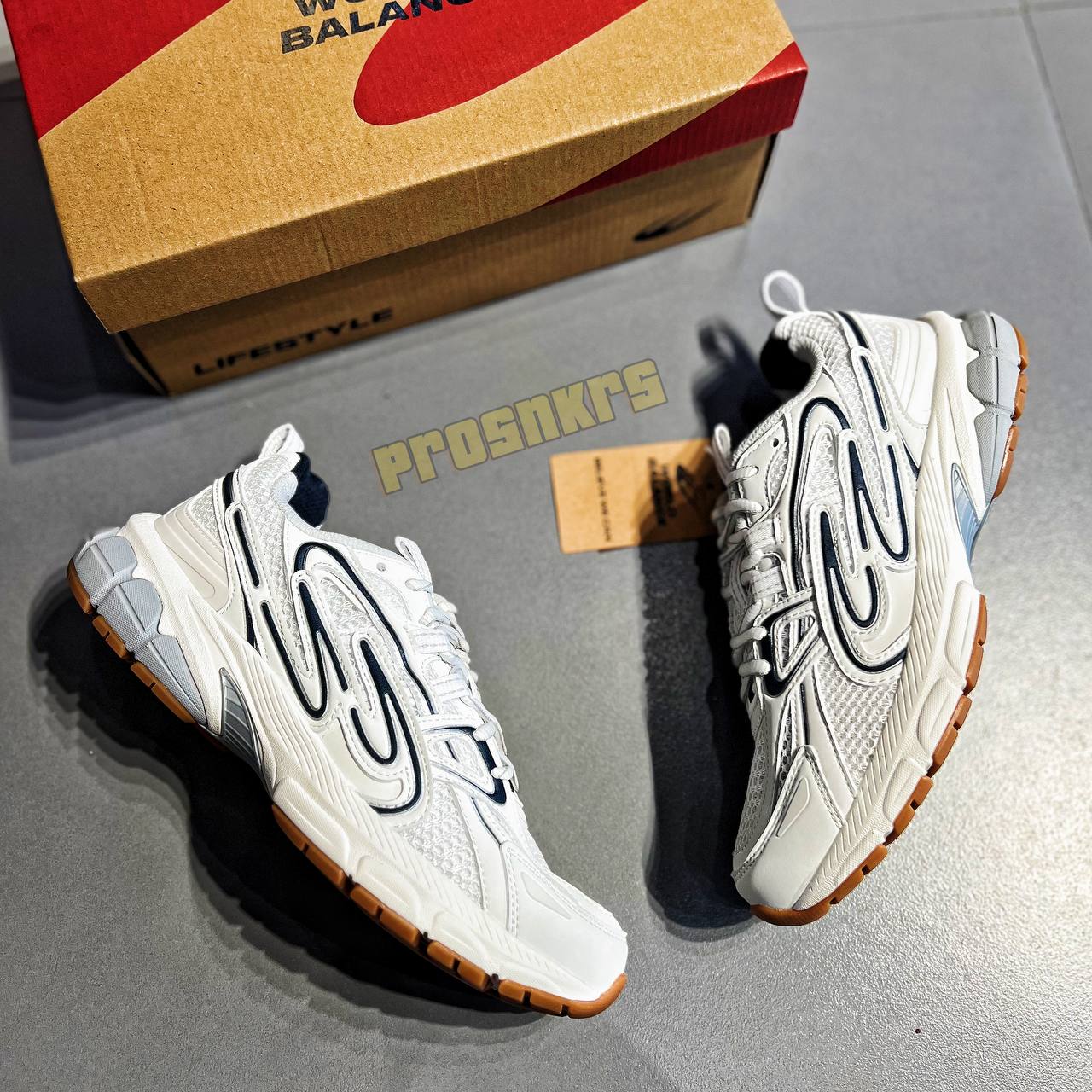WORLD BALANCE "STORM RACER" β White | Navy | Gum Sole