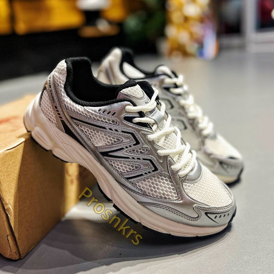 CROWN CAMEL “VINTAGE TECH RUNNER” – White | Silver