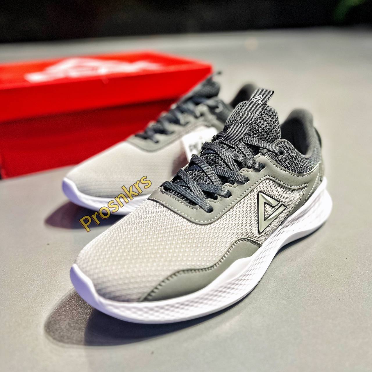 PEAK “RUN TECH LITE” – Gray | White