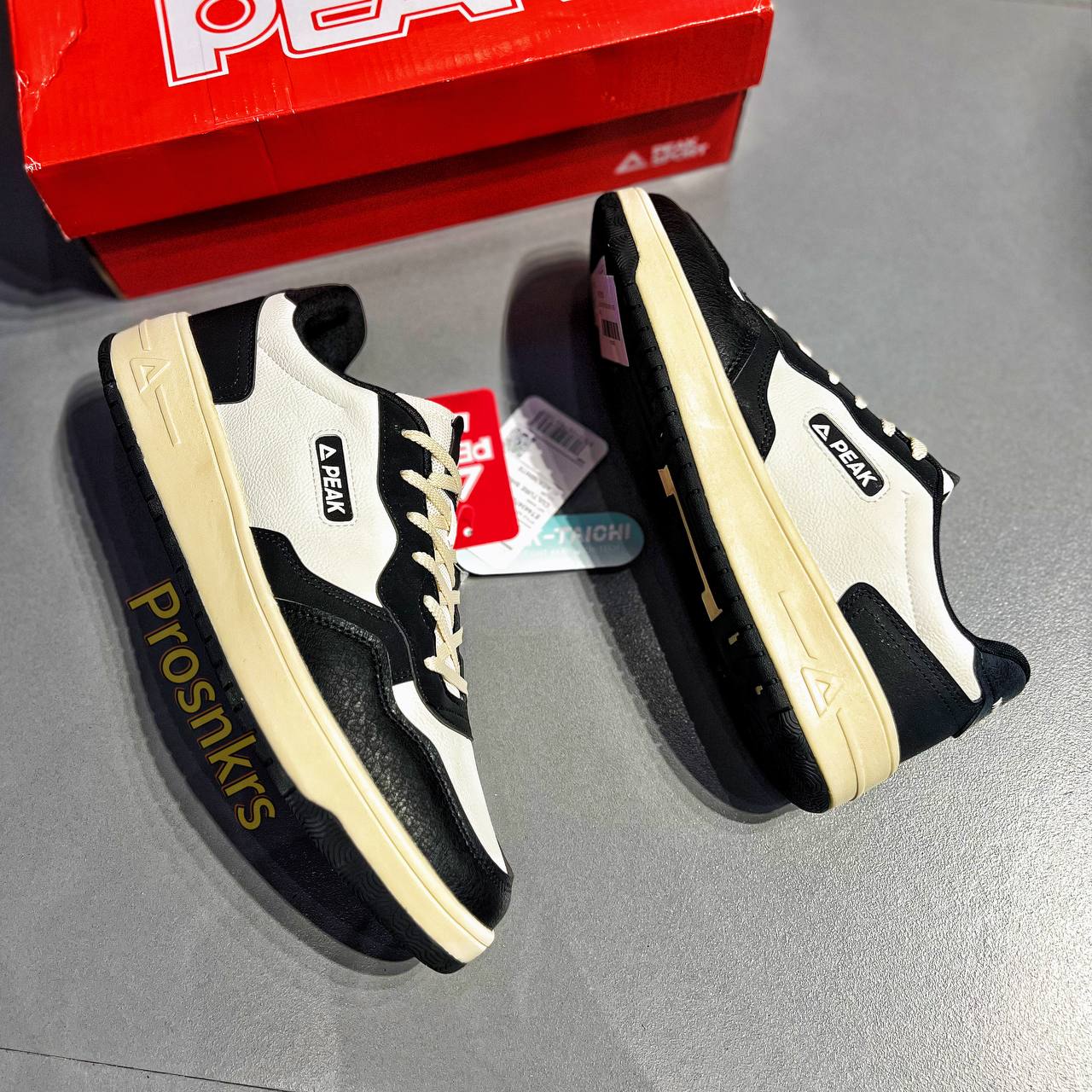 PEAK "RETRO FLARE" – Black | Off-White