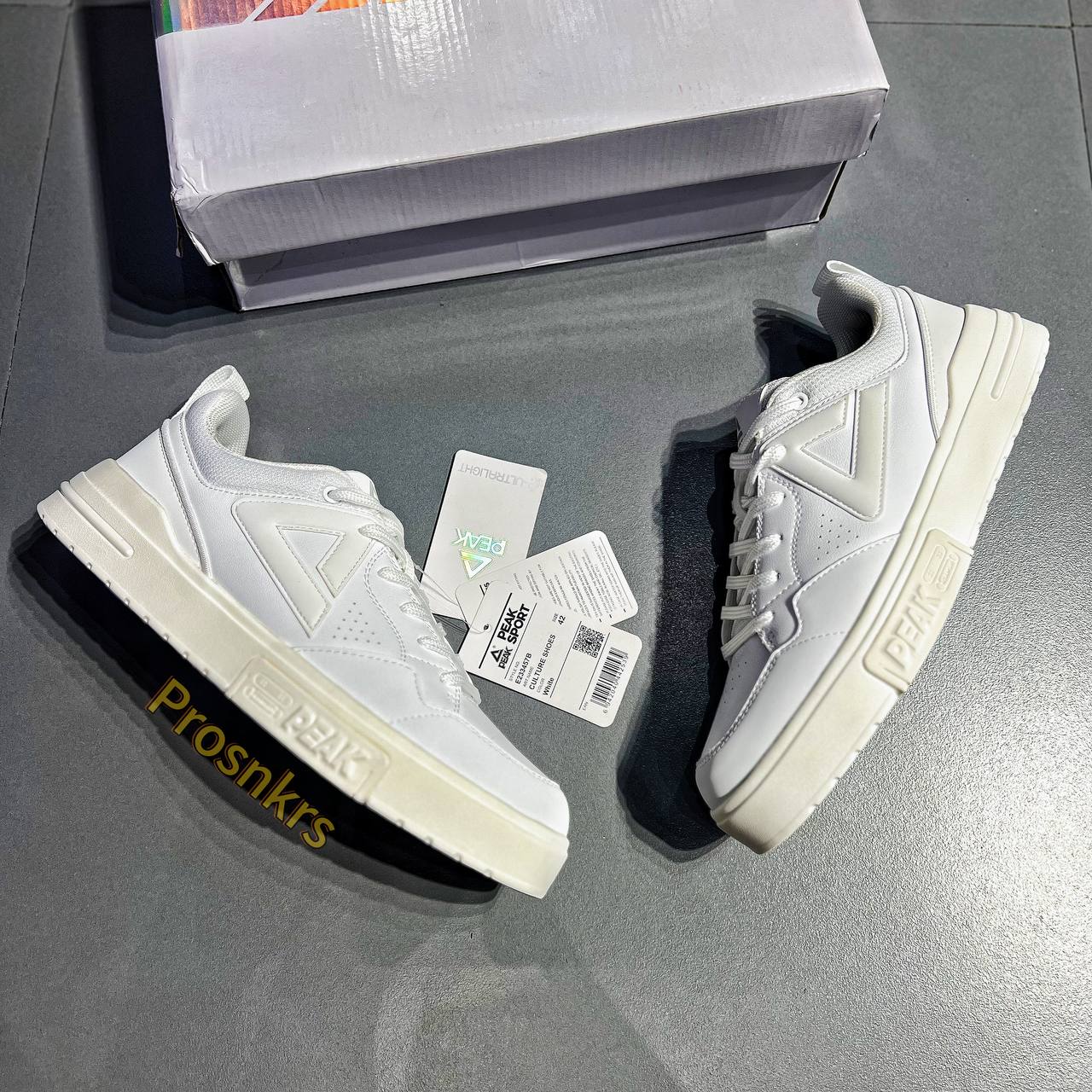 PEAK “MONO CLASSIC” – Triple White