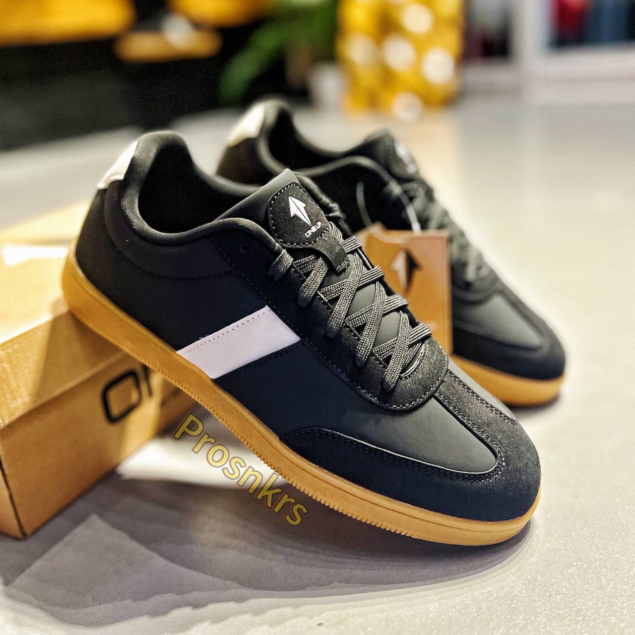 ONE UP “RETRO KICK” – Black | White | Gum Sole