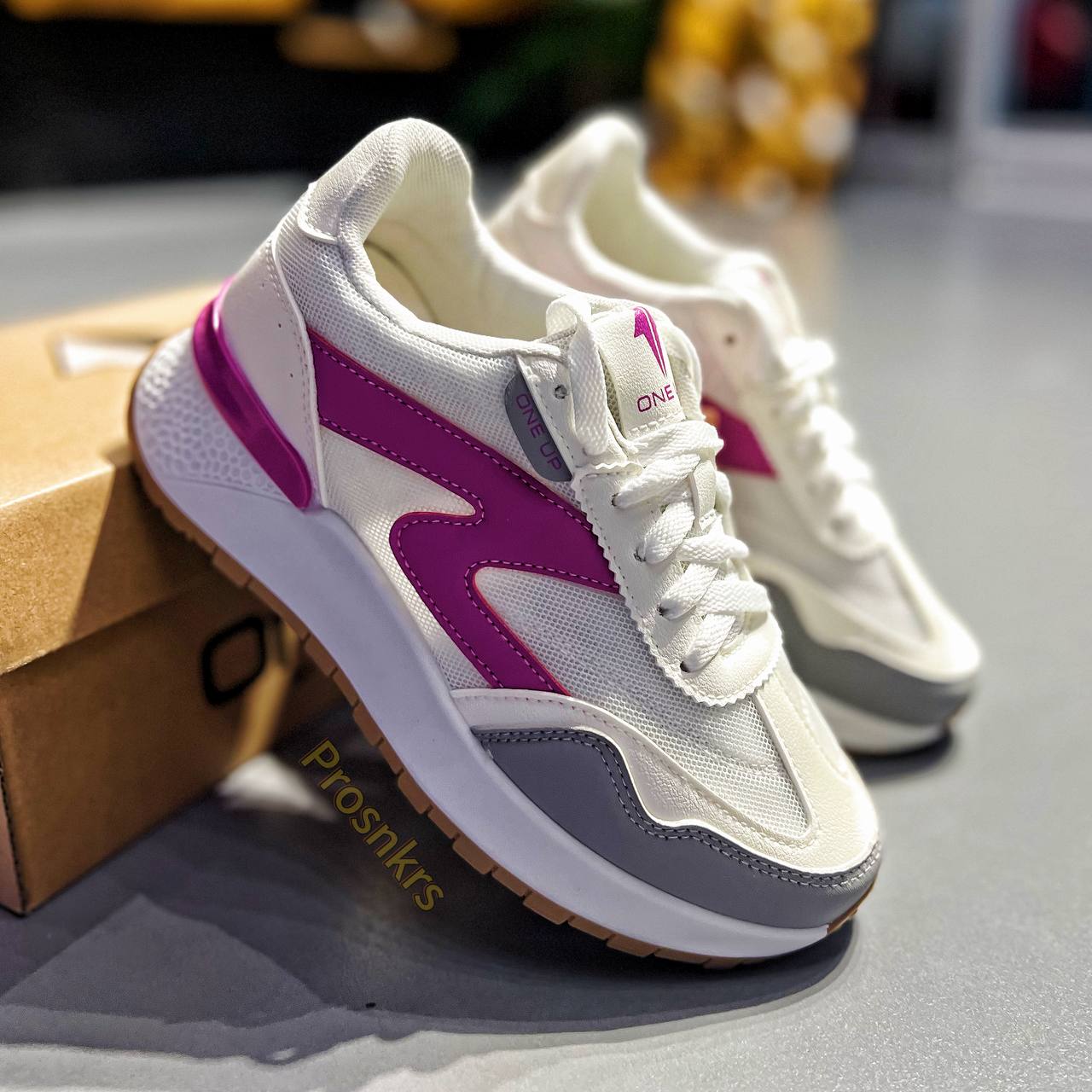 ONE UP “FLASH RUNNER” – White | Pink | Gray