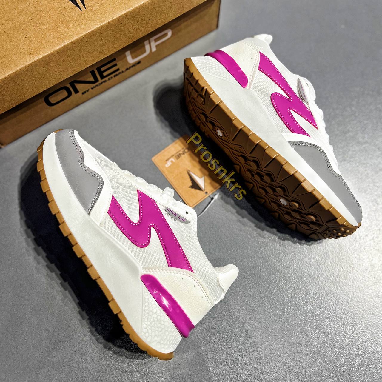 ONE UP “FLASH RUNNER” – White | Pink | Gray