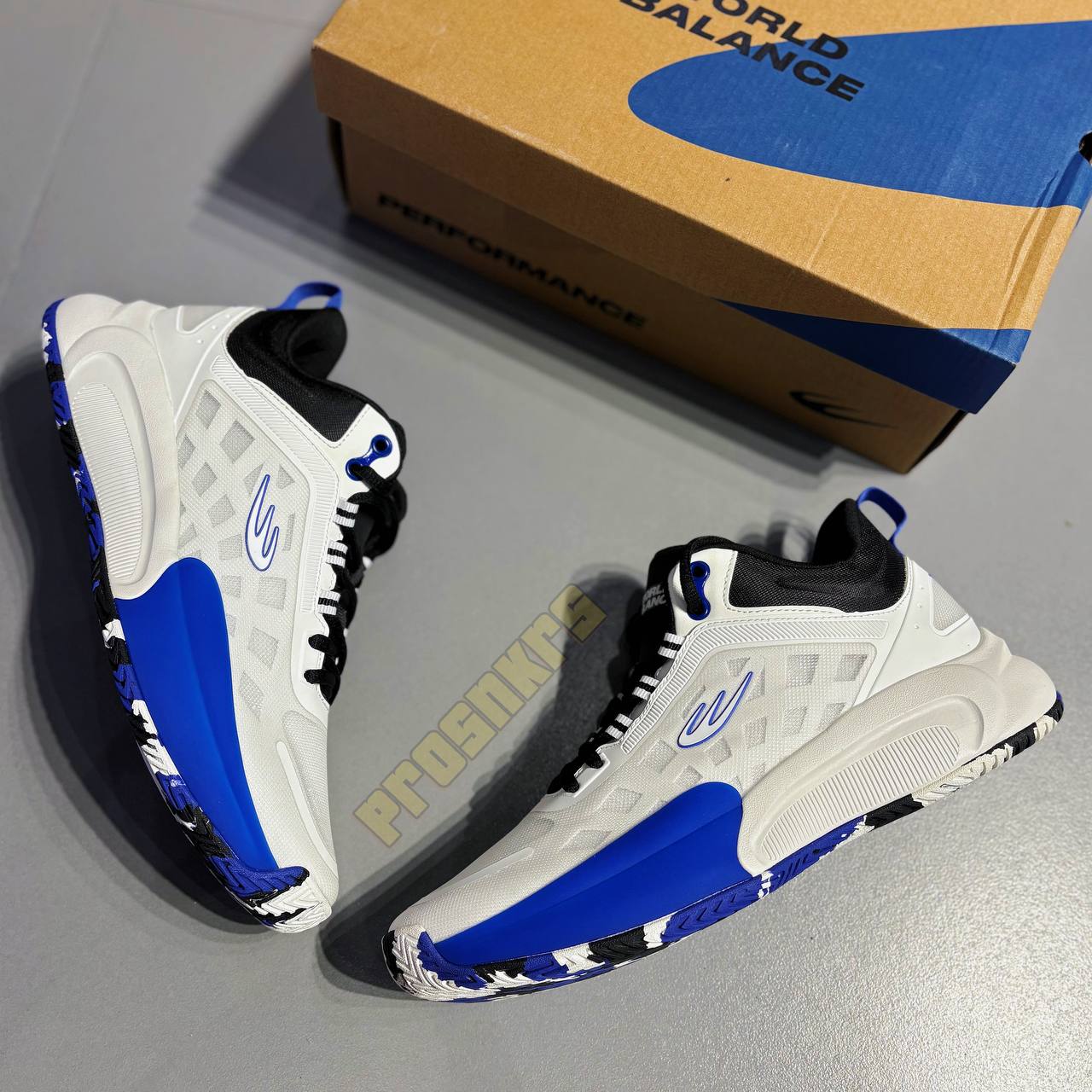 WORLD BALANCE “SPEED CORE” – White | Blue | Black